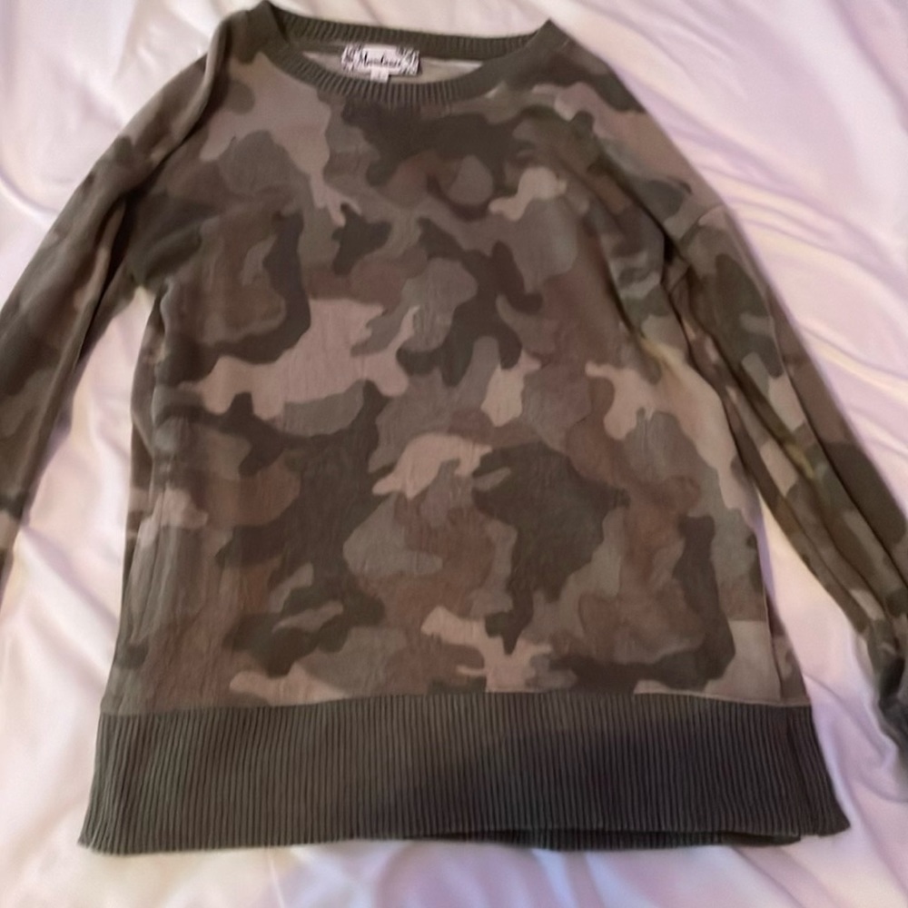 this is a moondance sweat never worn.